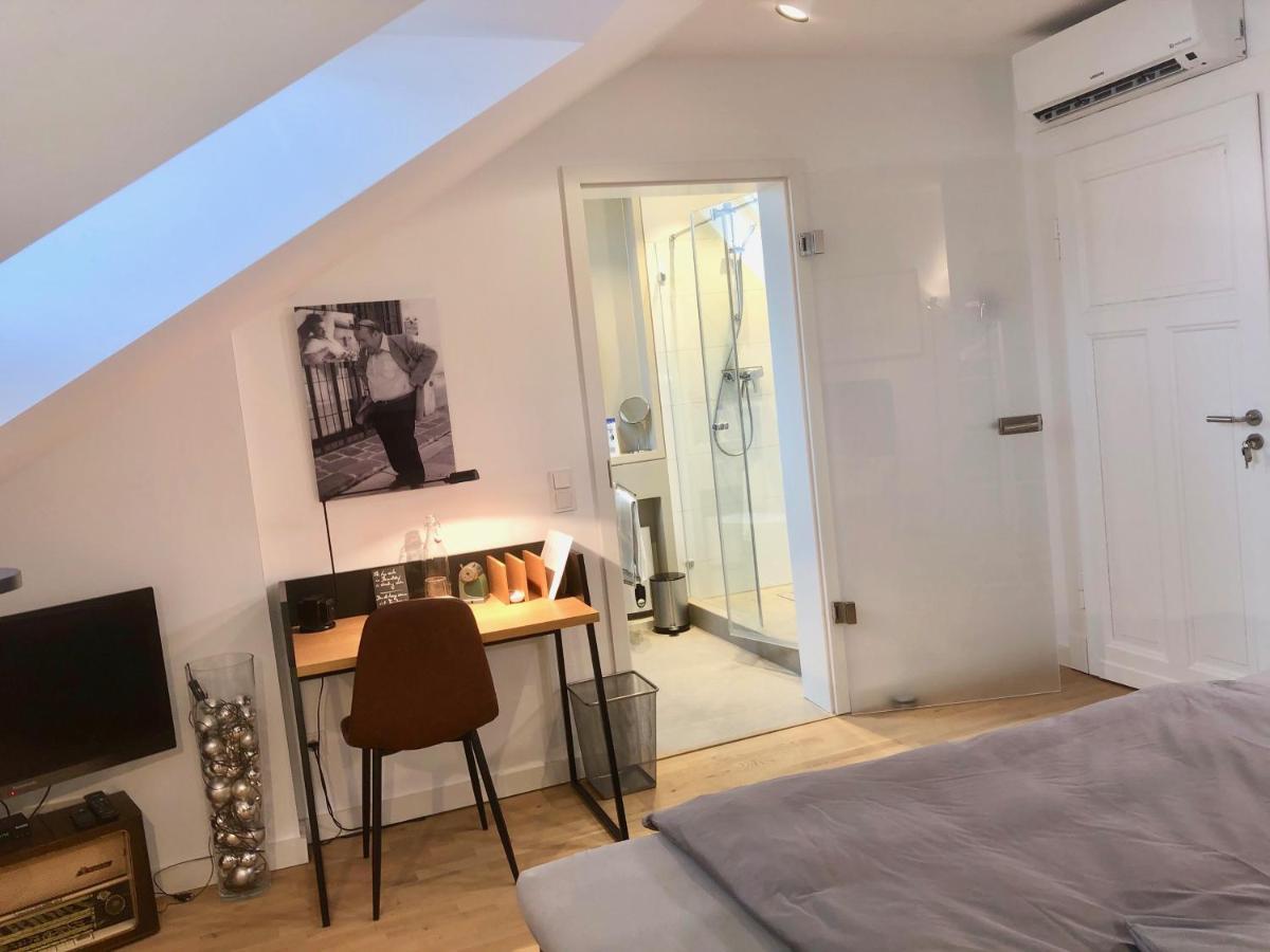 Schoenfelder * Dusseldorf