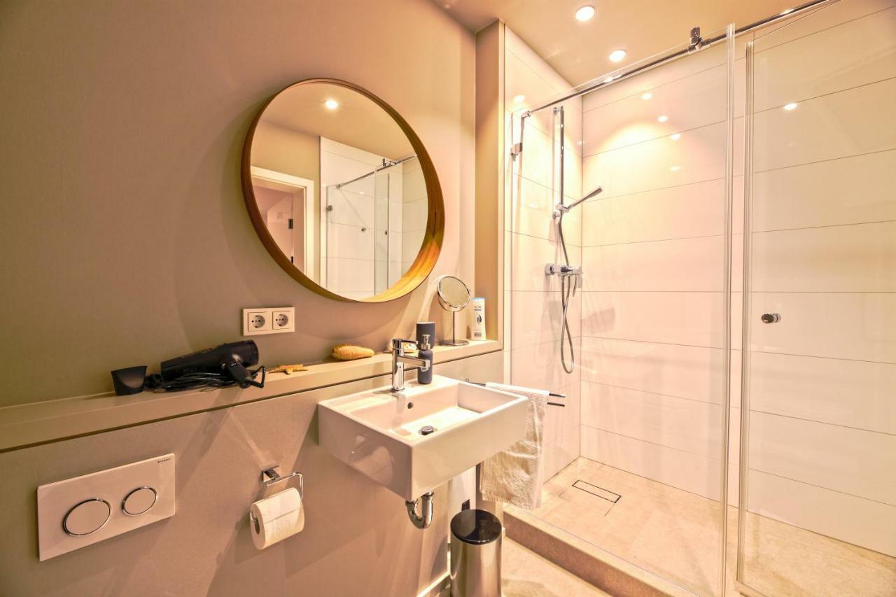 Schoenfelder * Dusseldorf